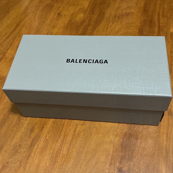 Balenciaga Thong Slide Sandal new in box Silver - Picture 8 of 8